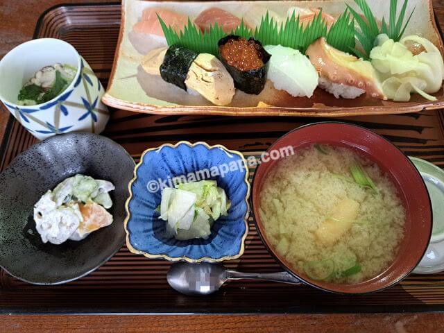 石川県小松市、かっぱ寿司のにぎり寿司定食