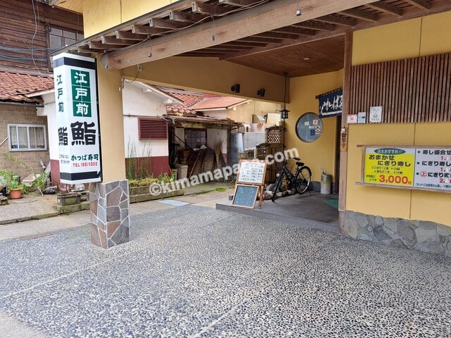 石川県小松市、かっぱ寿司の駐車場