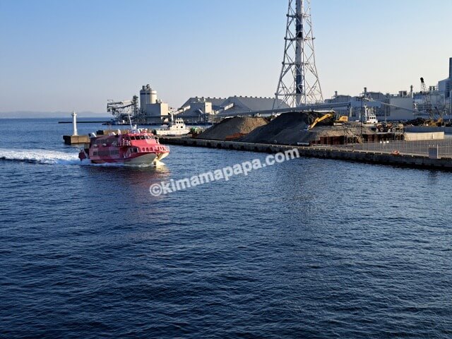 神奈川県横須賀市、伊豆大島からの高速ジェット船