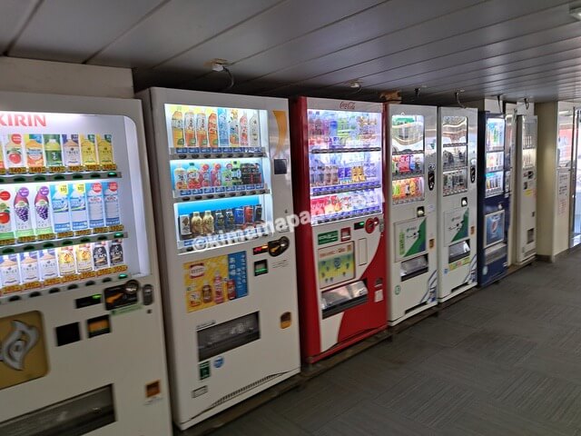久里浜港→金谷港の東京湾フェリー、キャビンの自販機