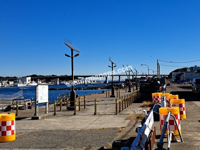 神奈川県三浦市、三崎⇄城ヶ島渡船乗り場から見える城ヶ島大橋