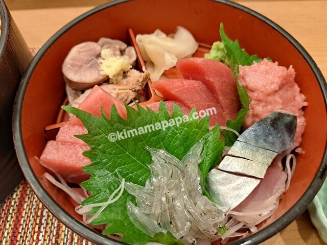 神奈川県三浦市の◯つね、まぐろと地魚のちらし