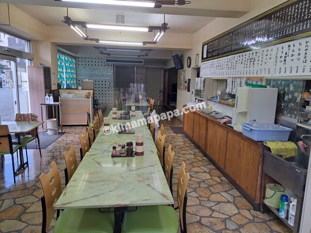 神奈川県相模原市のよしの食堂、テーブル席