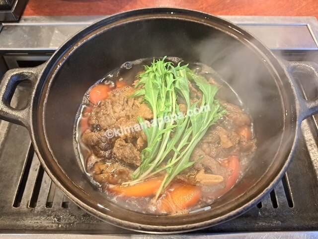 熊本県阿蘇市のあそ兵衛、朝食のあか牛とトマトのすき焼き