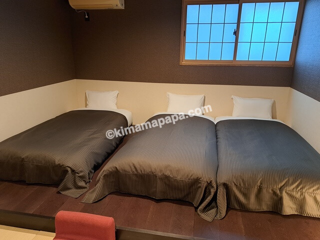 熊本県阿蘇市のあそ兵衛、デザイナーズ和洋室のベッド