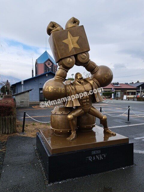 熊本県阿蘇郡高森町の高森駅、フランキー像
