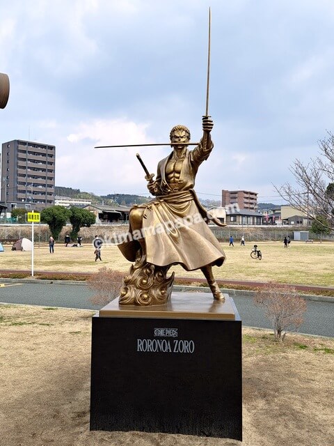 熊本県大津町の大津中央公園、ロロノア・ゾロ像