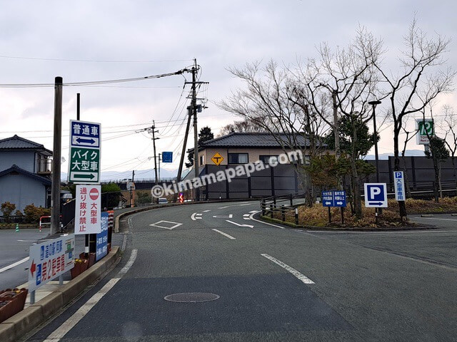 熊本県阿蘇市、道の駅阿蘇の駐車場入口