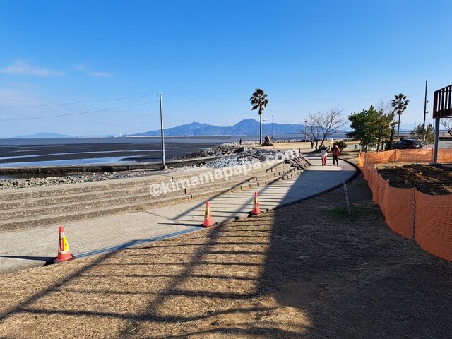 熊本県宇土市の住吉海岸公園、ジンベエ像までの道