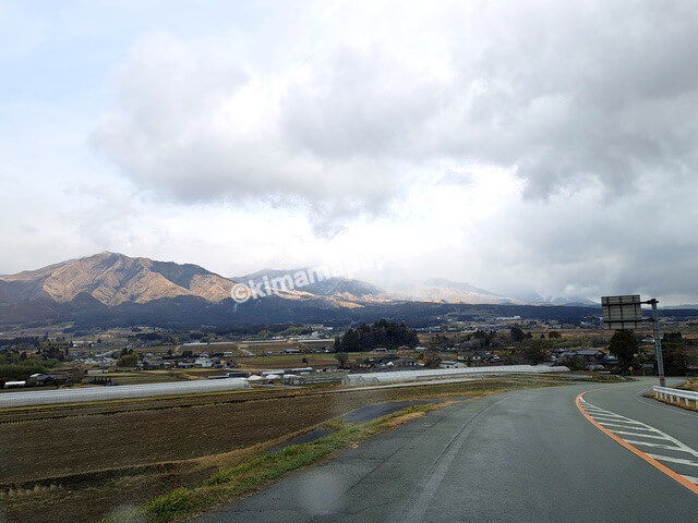 熊本県阿蘇郡、県道39号線から見える阿蘇山