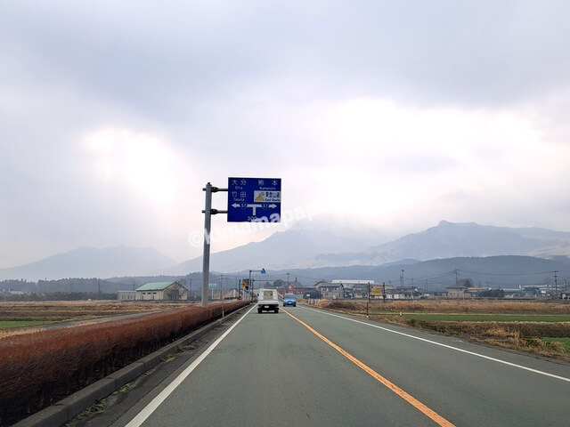 熊本県阿蘇市、国道212号線から見える阿蘇山