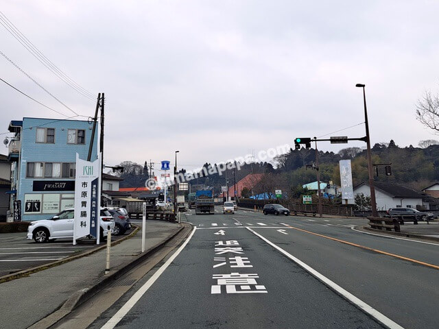 熊本県阿蘇市、国道57号線の阿蘇駅前交差点