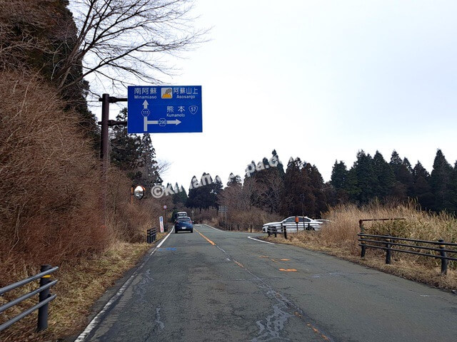 熊本県阿蘇市、県道111号線から県道298号線への交差点