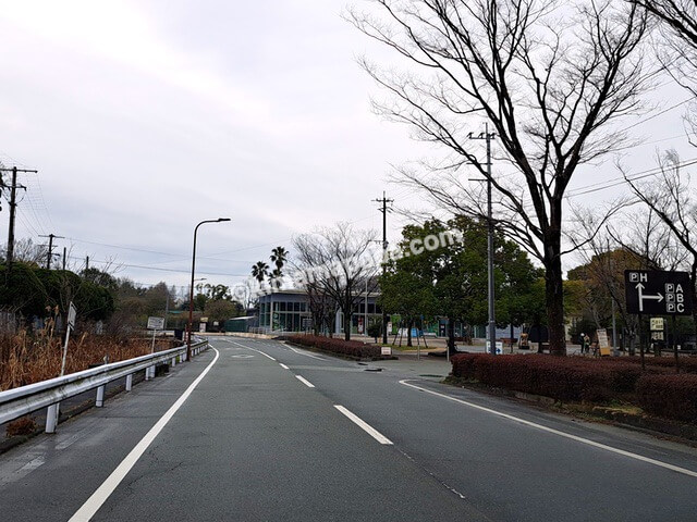 熊本県熊本市、熊本市動植物園の駐車場入口