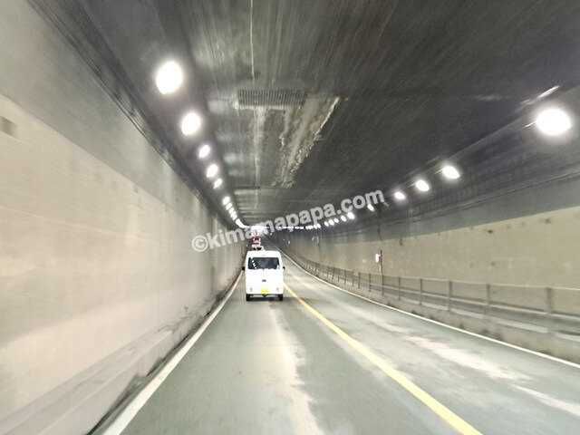 熊本県菊池郡、県道103号線の熊本空港へのトンネル