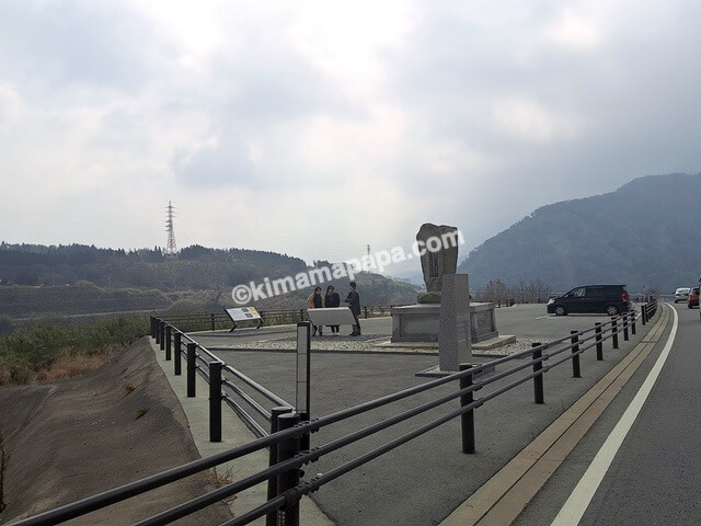 熊本県南阿蘇村、国道57号線沿いの数鹿流崩之碑と展望所