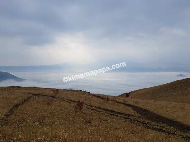 熊本県阿蘇市、大観峰手前の道路から見える雲海