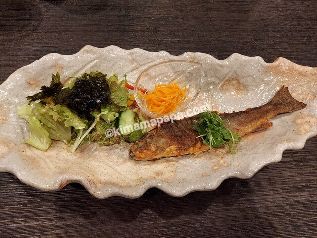 長野県野沢温泉村の畔上館、夕食の岩魚のオイル焼き