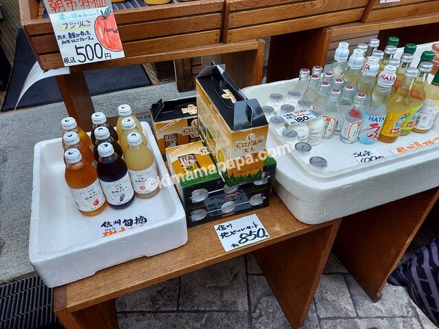 長野県野沢温泉村の朝市、富屋酒店のジュース