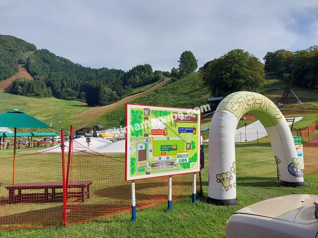 長野県、野沢温泉スポーツ公園のナスキーパーク入口