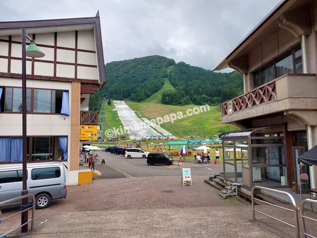 長野県、野沢温泉スポーツ公園の夏スキー