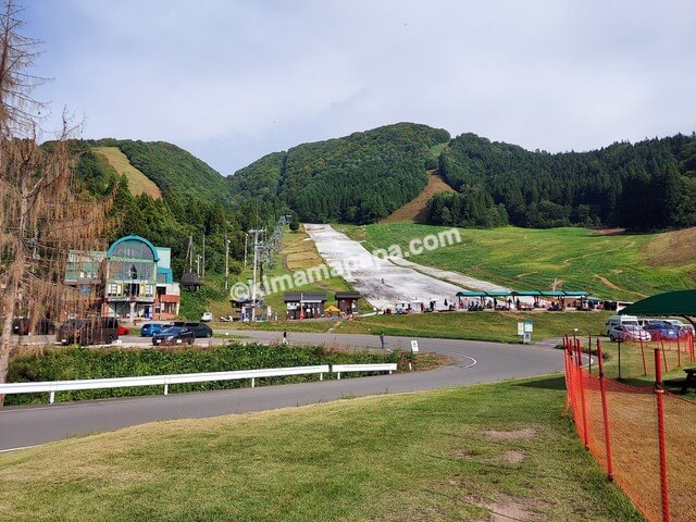 長野県、野沢温泉スポーツ公園の夏スキー