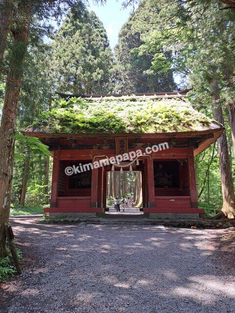 長野県長野市戸隠、戸隠神社奥社の随神門