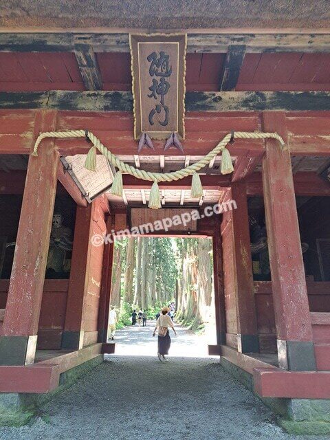 長野県長野市戸隠、戸隠神社奥社の随神門