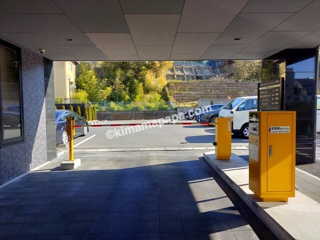 長野県上田市のルートインGrand、駐車場入口