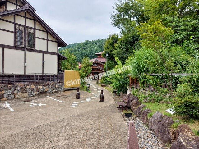 長野県野沢温泉村、麻釜温泉公園ふるさとの湯への道