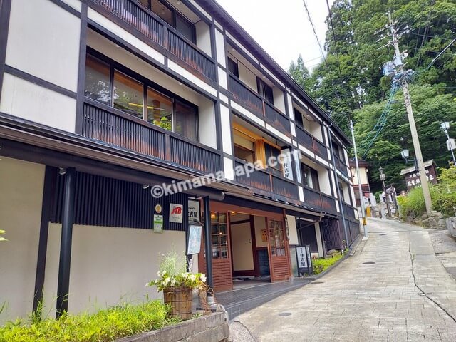 長野県野沢温泉村、村のホテル住吉屋の外観