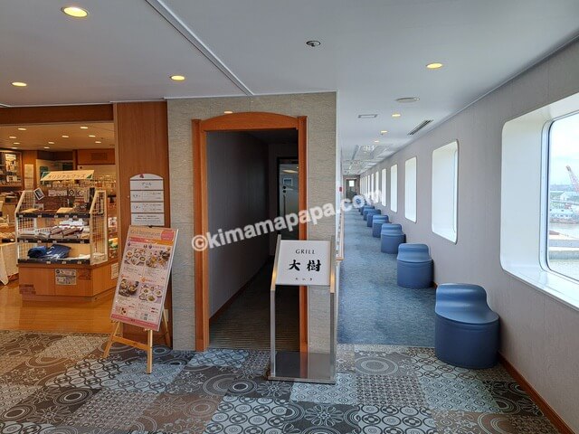新潟港→小樽港の新日本海フェリーあざれあ、5階後方デッキへの通路