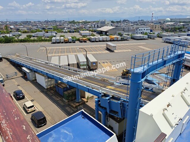 新潟港→小樽港の新日本海フェリーあざれあ、車用の乗船スロープ