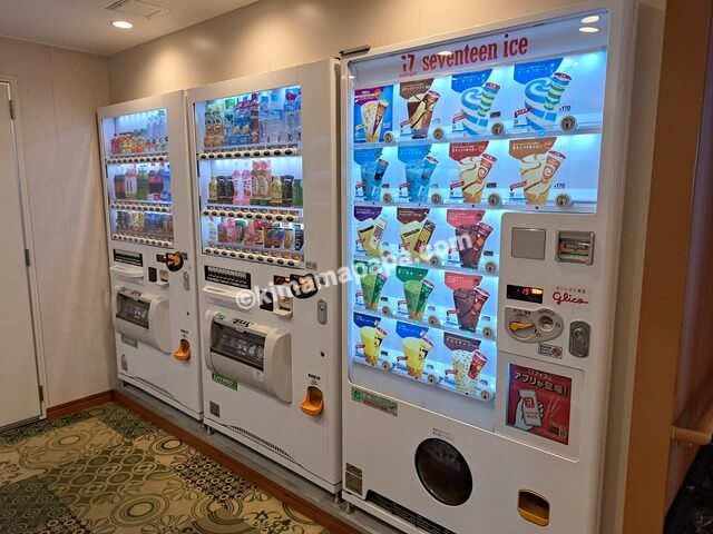 新潟港→小樽港の新日本海フェリーあざれあ、4階自販機コーナーのアイスとジュース
