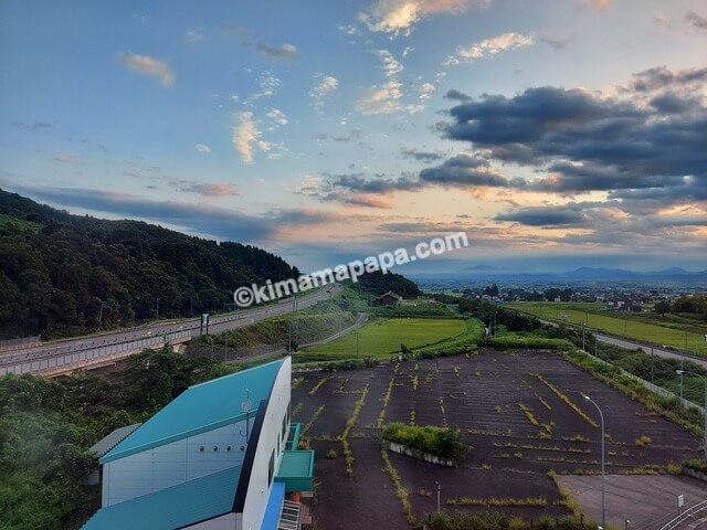 新潟県妙高市のスーパーホテル新井、お部屋から見た上信越自動車道