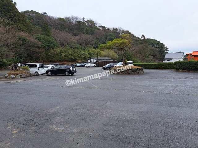 大分県別府市のみょうばん湯の里、山側の駐車場