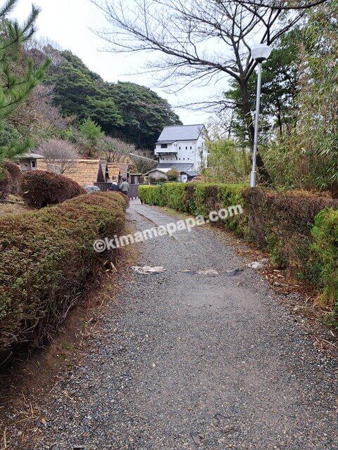 大分県別府市のみょうばん湯の里、小道