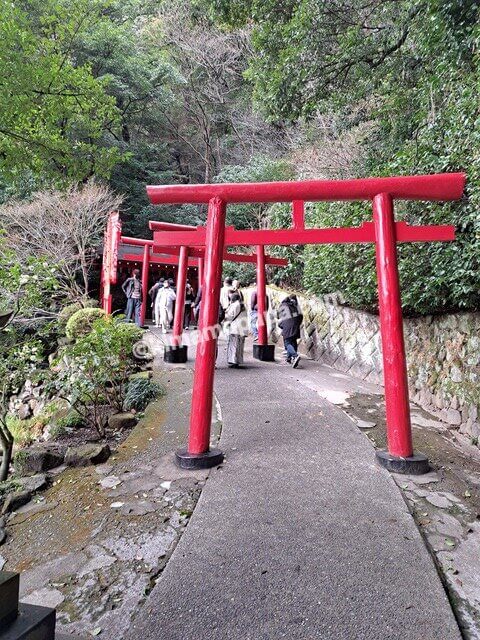 大分県別府市の海地獄、白龍稲荷大神