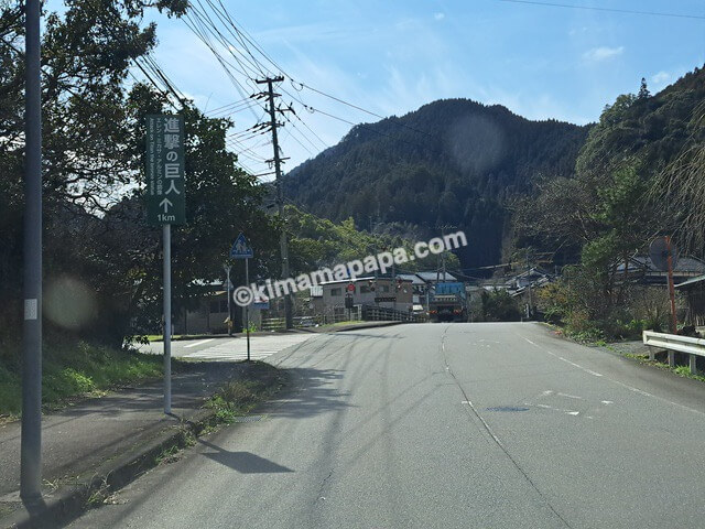 大分県日田市、大山ダムへの道