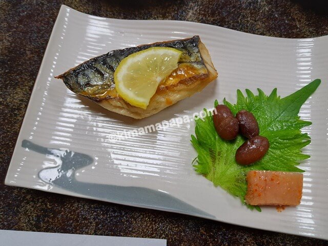 大分県湯布院町の大吉旅館、朝食の鯖