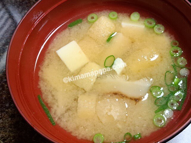 大分県湯布院町の大吉旅館、朝食のお味噌汁