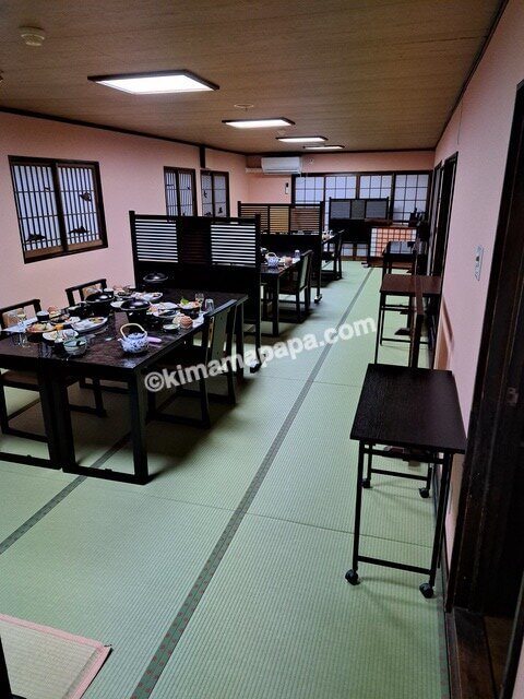 大分県湯布院町の大吉旅館、夕食会場