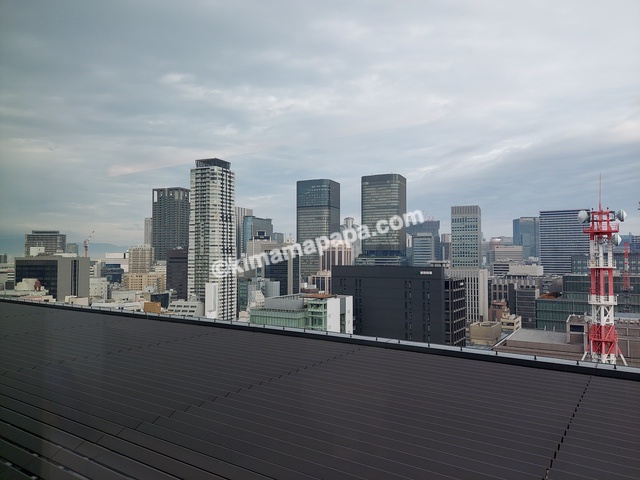 大阪市中央区、ザ ロイヤルパークホテル アイコニックのロビーから見えるシティビュー