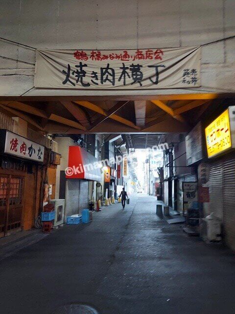 大阪府生野区、JR鶴橋駅下の焼き肉横丁