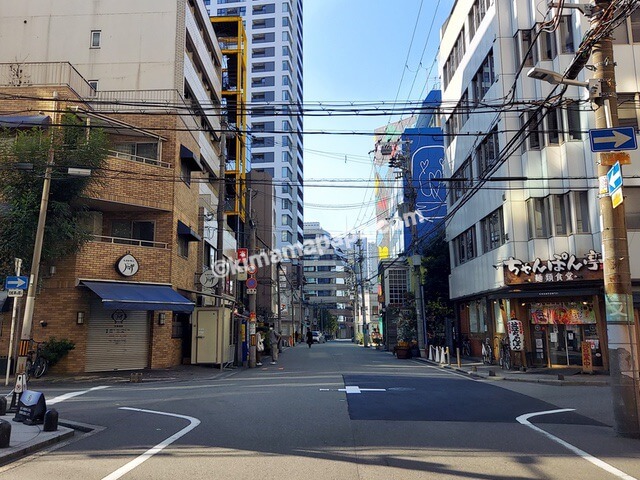 大阪市中央区、瓦町の交差点
