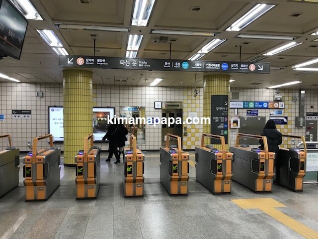 ソウル孔徳駅、地下1階6号線の改札