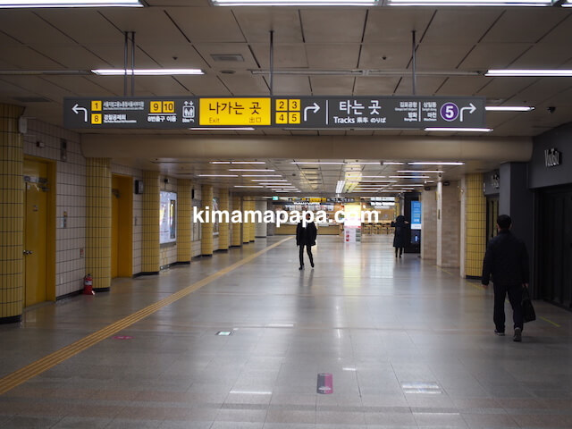 ソウル孔徳駅、地下1階6号線から5号線への移動