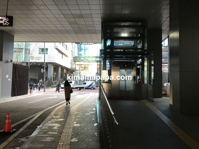 ソウル孔徳、孔徳駅9番出口のエレベーター