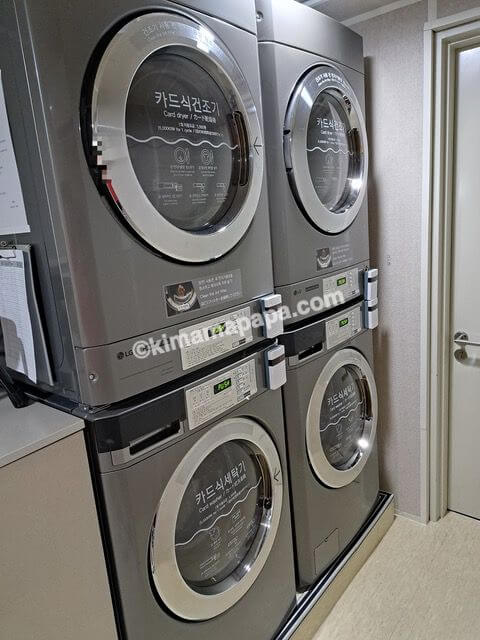 ソウル麻浦区のロイネットホテルソウル麻浦、乾燥機と洗濯機