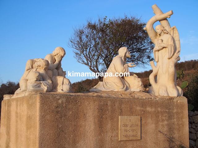 ゴゾ島、タ・ピーヌ教会の石像